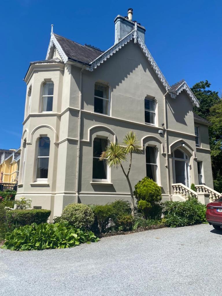 Oakhurst Guesthouse An Cóbh Esterno foto